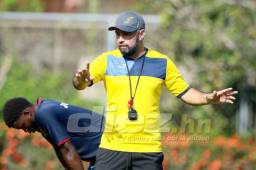 Mauricio Solís, asistente técnico de Hernán Medford espera adecuar al equipo al sistema de juego que pretenden.