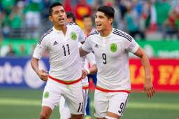 Elías Hernández celebró su gol con Alan Pulido.