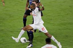 El delantero del Olimpia, Jerry Bengtson, usa el cubrebocas por decisión personal.