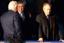 Carlo Ancelotti dialogó con los directivos del Everton antes del duelo ante Arsenal.