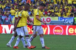 Franck Fabra junto a James Rodríguez en un amistoso de Colombia.