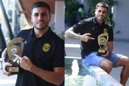 Ramiro Rocca posando orgulloso con el trofeo de Mejor Extranjero de los Premios DIEZ 2021.