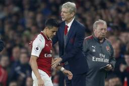 Arsené Wenger, técnico del Arsenal, ve a Alexis Sánchez fichando con Manchester United. Foto AFP