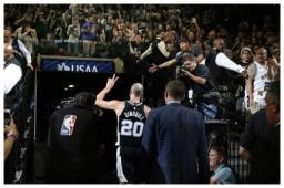 Ginóbili decidió retirarse en agosto luego de ganar cuatro anillos con los texanos tras 16 temporadas jugando para los Spurs en el campeonato estadounidense.