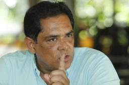 Rolin Peña brindó una entrevista donde se muestra molesto por las perdidas económicas que se podrían dar si los partidos son a puerta cerrada.