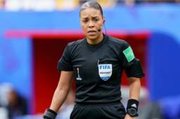 Melissa Pastrana también estuvo en el primer juego del Mundial, pero como cuarto árbitro.