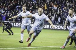 El mediocampista Roger Espinoza celebrando el gol contra el Independiente de Panamá por los cuartos de la Champions de Concacaf.