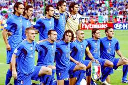 Alessandro Nesta -primero de izquierda a derecha arriba- cree que el fútbol de Estados Unidos necesita más presión en momentos de derrota.