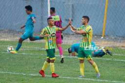El argentino Kevin Hoyos festeja gol del Parrillas One ante Comayagua.