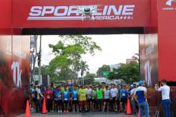 Momentos en que los participantes se disponian a salir de la meta.