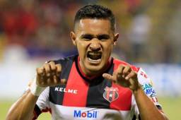 El delantero hondureño Roger Rojas está firmando su mejor temporada como goleadorr en el fútbol de Costa Rica y Alajuelense no quiere que se lo bajen.