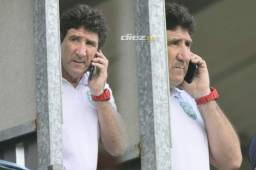 Vargas no dejó de dar indicaciones durante todo el encuentro. Foto: Yoseph Amaya.