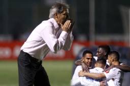 El entrenador del Olimpia, Carlos Restrepo, ahora tiene que luchar contra la UPN para buscar llegar a la final, de pasar, se encontraría contra Motagua.