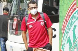 Nerlyn Membreño, asistente técnico de Primi Maradiaga en el Vida, destaca el buen funcionamiento que tuvo el cuadro cocotero frente al Marathón. Fotos N. Romero