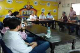 Los directivos de la Liga Nacional cuando se reunieron esta mañana en San Pedro Sula para definir el arranque del campeonato. Foto Allan Bu
