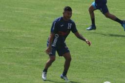 'Chino' López entrena con la Selección de Honduras en el estadio Nacional.