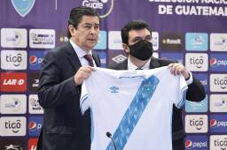 El entrenador mexicano Luis Fernando Tena fue presentado como nuevo seleccionador de Guatemala de cara al proceso rumbo al Mundial del 2026. Fotos cortesía Fedefutbol