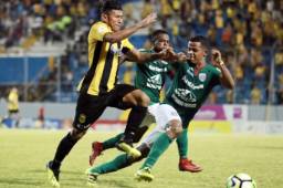 El clásico sampedrano estuvo bravo en el campo, pero también en las graderías. Al final terminaron 1-1.