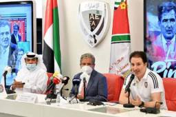 El entrenador colombiano, Jorge Luis Pinto, en una de las conferencias cuando fue anunciado como seleccionador de Emiratos Árabes Unidos. Fotos cortesía