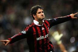 Pato fue una de las grandes joyas del fútbol brasileño, pero poco a poco se fue apagando.
