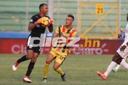 Donis Escober no ha salido contento con el empate 2-2 ante Real España y menos con la actitud del equipo.