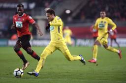 Paris Saint-Germain's Brazilian forward Neymar runs with the ball during the French Cup football match between Rennes (SRFC) and Paris-Saint-Germain (PSG) on January 7, 2018 at the Roazhon Park of Rennes, western France. / AFP PHOTO / JEAN-SEBASTIEN EVRARD