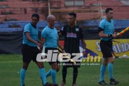 Así abandonó la cancha el árbitro Gerson Matute tras ser agredido.