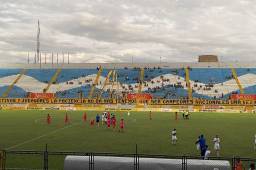 Esta es la manta que sacó la barra de Real España en el estadio Morazán de San Pedro Sula. Foto: @Mega_Aurinegro