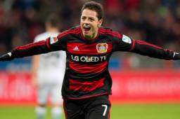 Chicharito celebrando una anotación con el Bayer Leverkusen.
