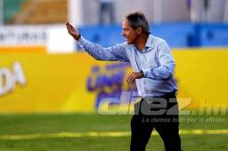 Carlos Restrepo se muestra alegre por el liderato del Olimpia, pero además no se confía a falta de tres duelos.