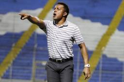 Los jugadores del Vida han dado el respaldo total al entrenador Carlos Pavón quien ha sido ratificado después del escándalo de remezón de ayer por la tarde.