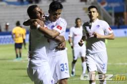 Carlo Costly y Michaell Chirinos quieren encaminar al Olimpia a los cuartos de final de la Concachampions. Foto DIEZ