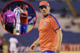 El entrenador del Olimpia, Pedro Troglio, lamenta los goles que fallaron frente a Motagua en el clásico. Espera no lamentarlos más adelante. Fotos DIEZ