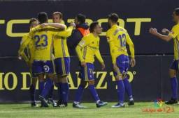 Jona Mejía jugó 85 minutos con Cádiz en el triunfo 4-1 sobre Sevilla II. Foto @LaLiga123