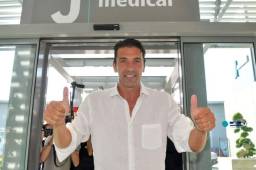 El guardameta italiano de 41 años regresa a Italia tras pasar una temporada en el PSG.