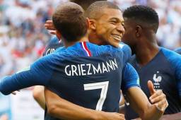 Antoine Griezmann y Kylian Mbappé celebran los goles con los que eliminaron a los argentinos. Fotos EFE