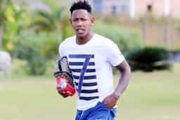 Rommel Quioto llegó este viernes a los entrenamientos de Olimpia para mantenerse en forma.