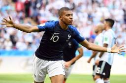 El delantero de Francia Kylian Mbappé celebra el doblete que le marcó a Argentina en el Mundial de Rusia. Foto AFP