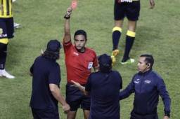 El árbitro Saíd Martínez será el encargado de pitar la vuelta de la final de liguilla este miércoles entre Olimpia y Motagua. Foto DIEZ