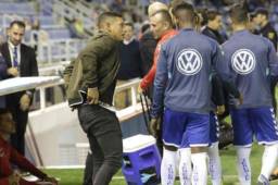 Bryan Acosta cuando se despedía de sus compañeros. Foto laOpimión.es