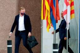 Ronald Koeman se ha reunido con Laporta, pero todo ha quedado en el aire sobre su continuidad.