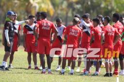 Carlos Restrepo tendrá que echar mano de otros jugadores que generalmente no tienen minutos para este duelo ante el Vida. Foto: Ronal Aceituno.