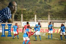 Miguel Falero estuvo observando a algunos jugadores para ver qué rendimiento tienen en la Liga Nacional.