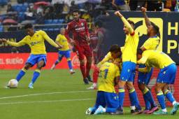 ¡Choco Lozano y el Cádiz vencen al Villarreal para salir de la zona de descenso en España! Estos son los partidos restantes