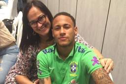 La madre de Neymar mira con buenos ojos la salida del brasileño del PSG para recalar al Real Madrid.