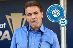 El entrenador mexicano, Carlos de los Cobos, no está nada bien en El Salvador después de las goleadas que ha recibido la selección antes de las eliminatorias.