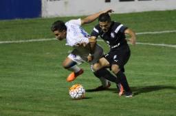 Jorge Cardona fue uno de los mejores jugadores del Honduras Progreso anoche en el Nacional. No se cansó de correr.