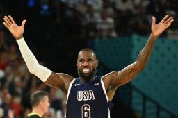 El Team USA no tiene piedad de nadie y ya está coquetea con la medalla de oro en los Juegos Olímpicos París 2024. FOTO: AFP