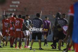 ¿Entró el balón? El gol anulado al Marathón ante Vida que indignó a los verdes en el estadio Ceibeño