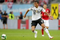Sané en uno de los duelos con la Selección de Alemania